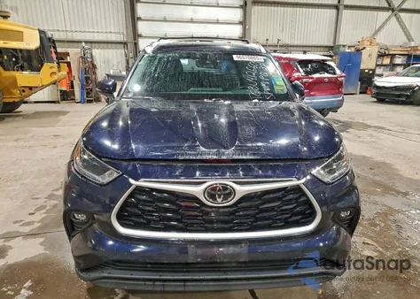 2021 Toyota Highlander Xle z USA, uszkodzony, nr VIN 5TDGZRBH8MS155460